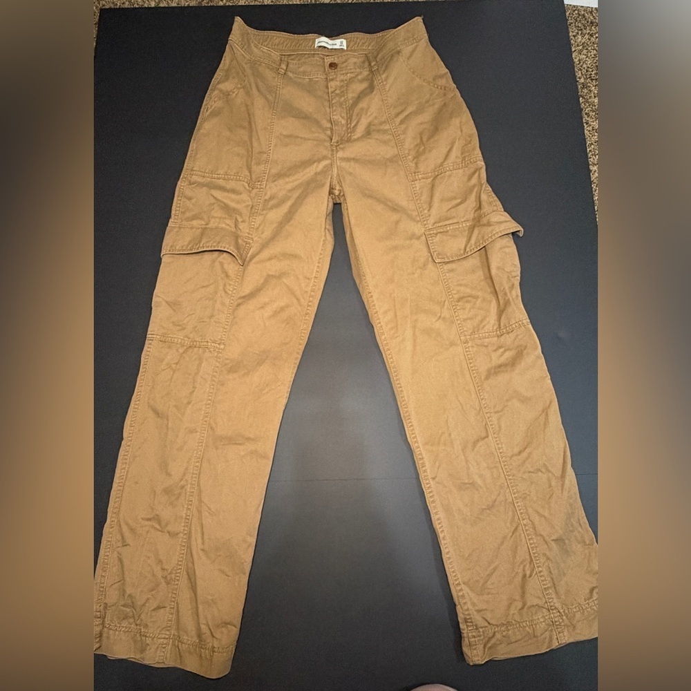 Abercrombie & Fitch Women’s Cargo Pants in Khaki Brown